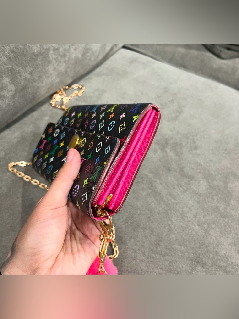 Louis Vuitton - Picture 6 of 17